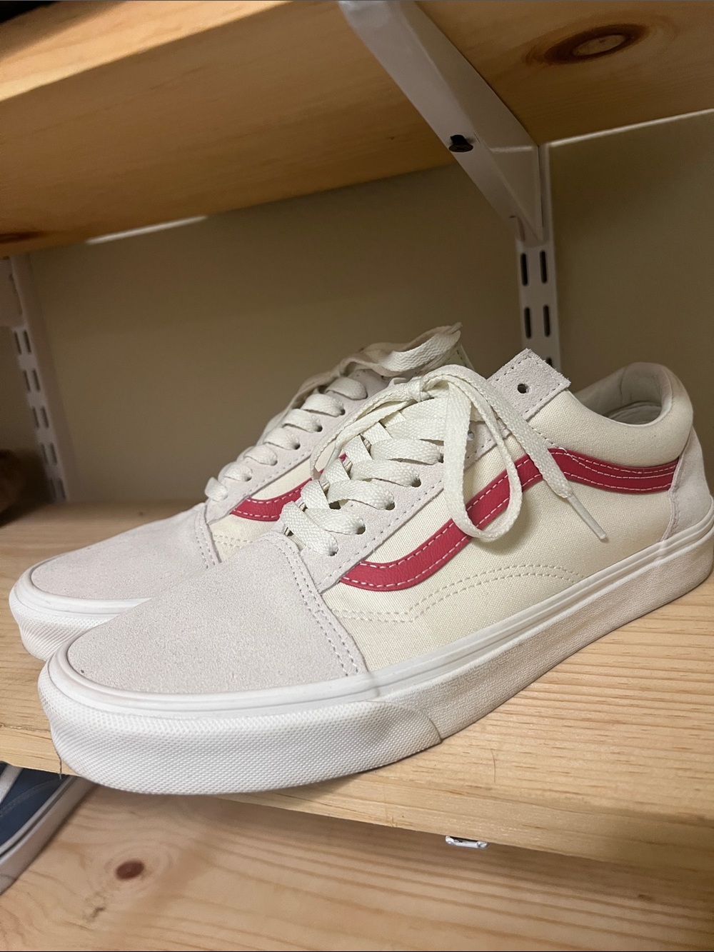 Vans Low-Top Sneakers in Cream with Stripe